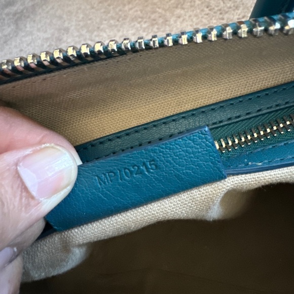 GIVENCHY
Antigona Medium Goatskin Bag (Teal) - Picture 4 of 7